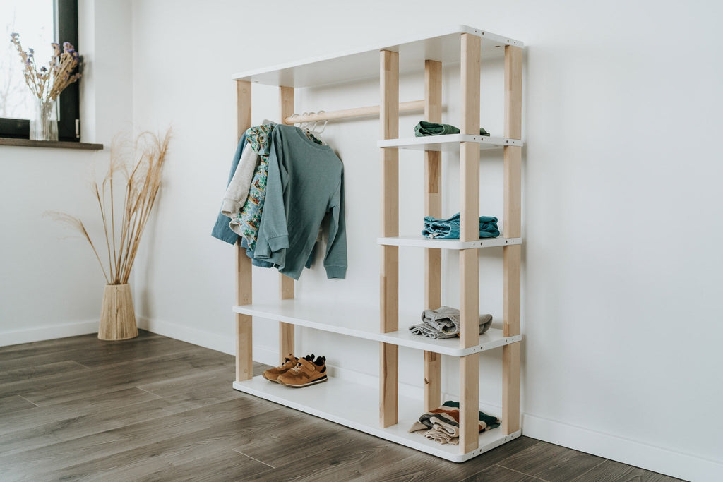 One Little Pine - Montessori Šatní Skříň