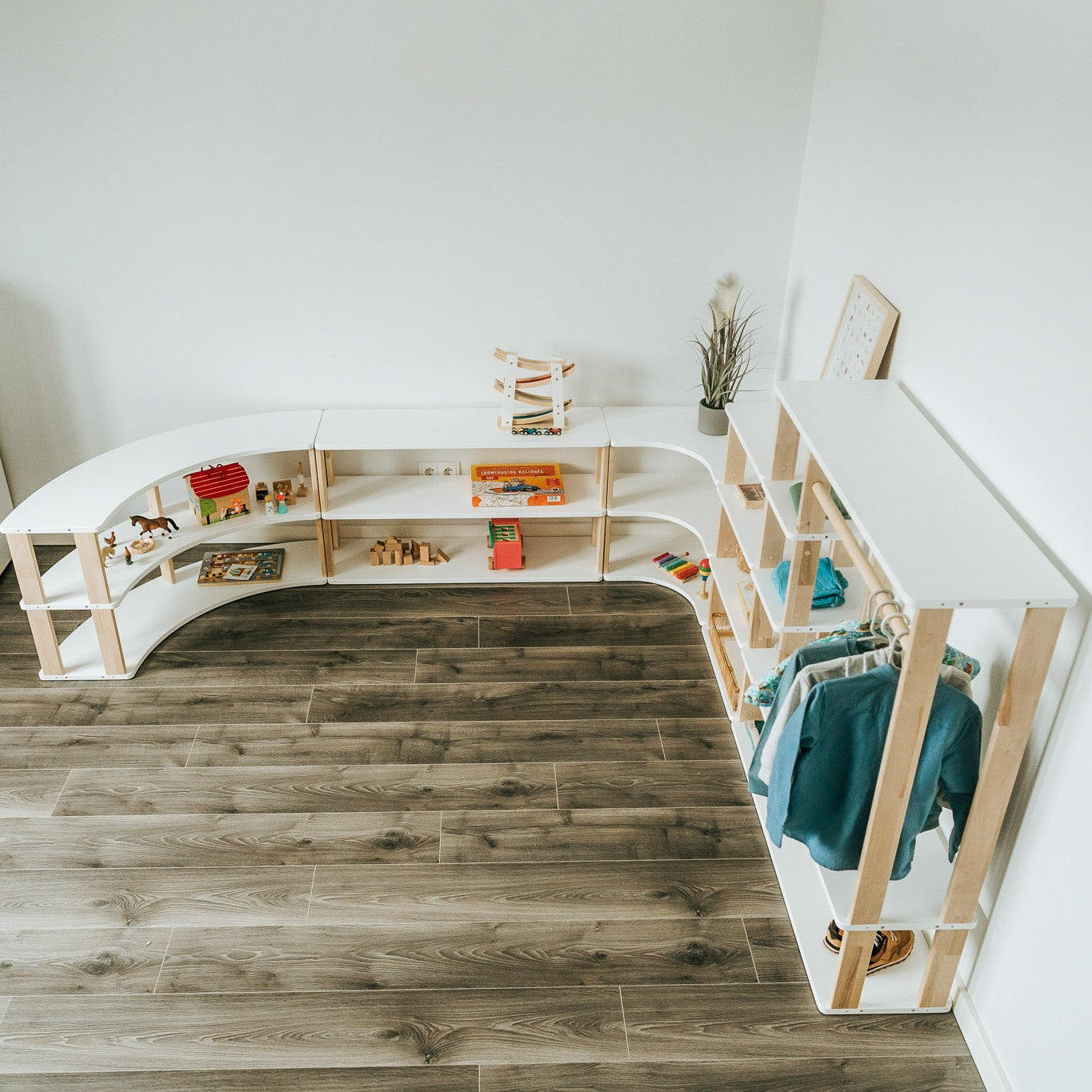Modular Montessori Shelf Corner - 3 Shelves